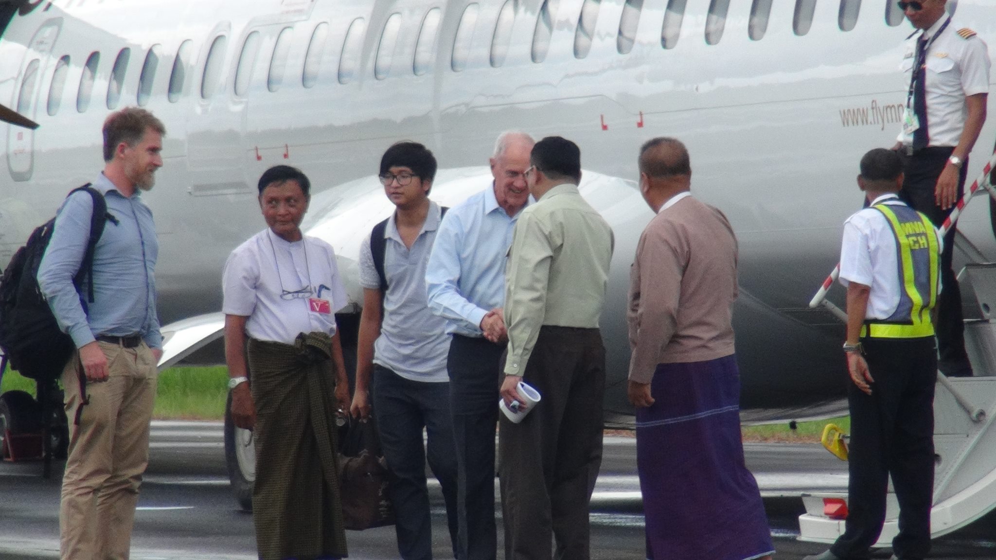 ရခိုင္ျပည္နယ္ဆိုင္ရာ အႀကံေပးအဖြဲ႔ ေမာင္ေတာကို သြားေရာက္