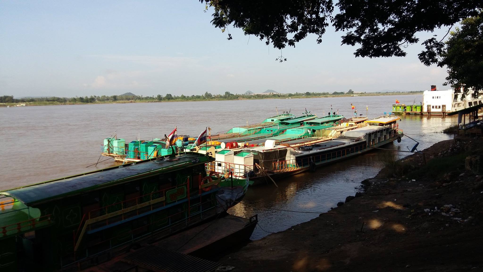စက္သံုးဆီေစ်းျမင့္တက္၍ မုံရြာၿမိဳ႕က ယာဥ္လုိင္းမ်ား အဆင္မေျပျဖစ္ေန