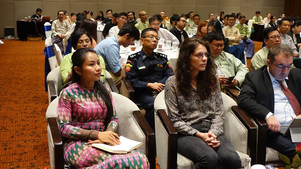 ရာသီဥတုေျပာင္းလဲမႈႏွင့္ သဘာ၀ေဘးအႏၱရာယ္ဆုိင္ရာ အလုပ္႐ုံေဆြးေႏြးပြဲ က်င္းပ