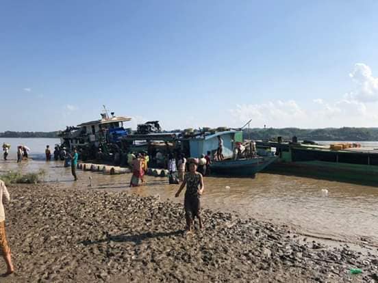 ခ်င္းတြင္းျမစ္အတြင္း ကုန္တင္အျမန္ေရယာဥ္ ၁စီး နစ္ျမဳပ္