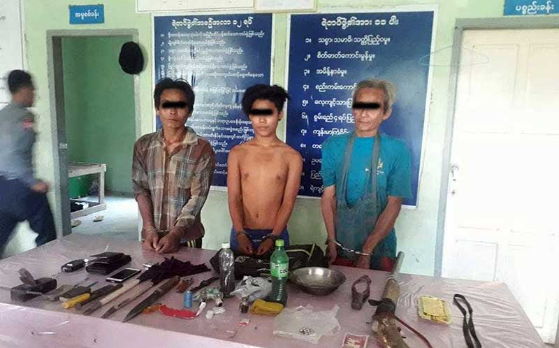 ပုသိမ္ၿမိဳ႕နယ္အတြင္း ဆင္မုဆုိး ၃ ဦးကို ဆင္သတ္လက္နက္မ်ားျဖင့္ ဖမ္းမိ