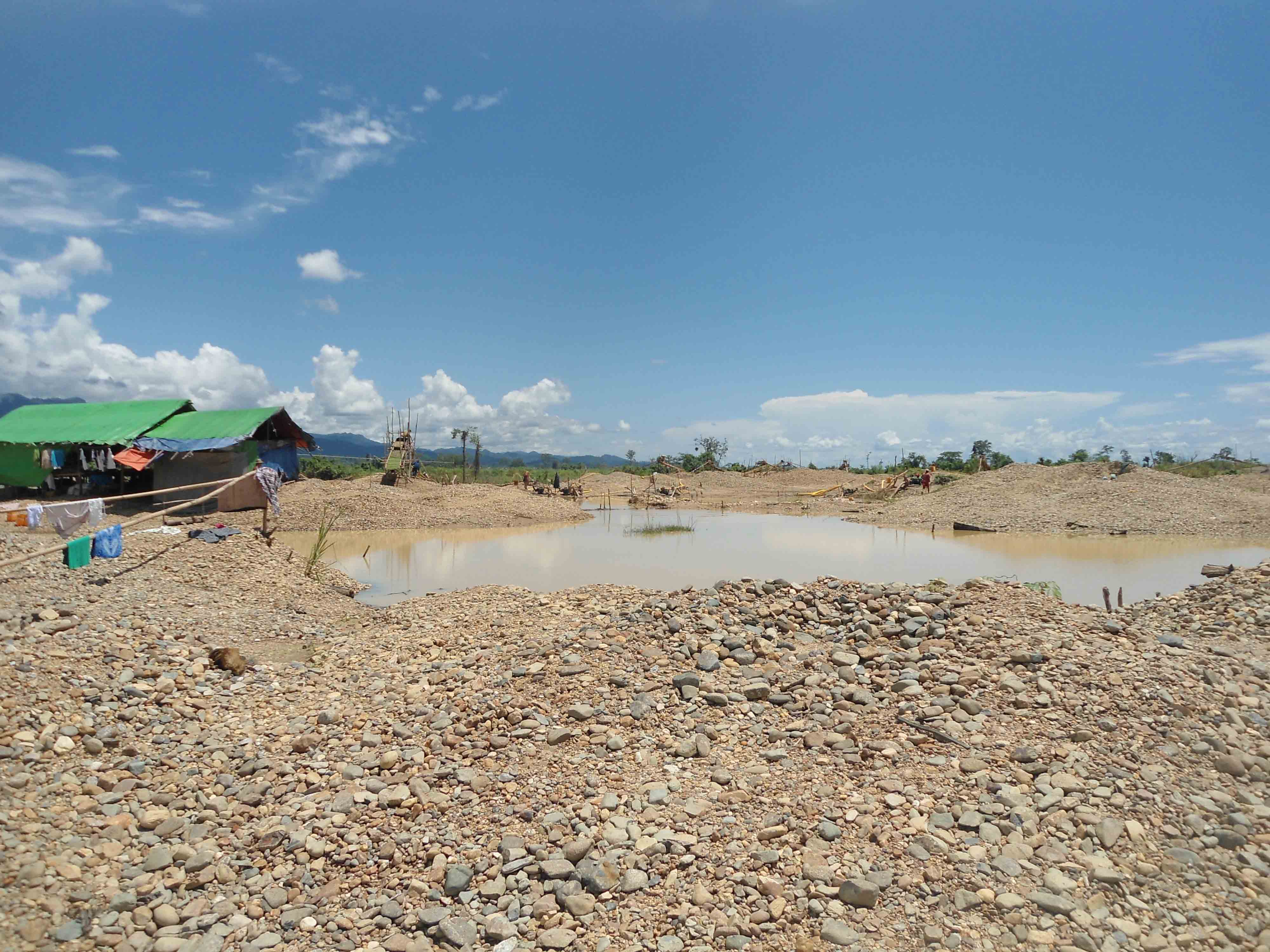 ေ႐ြွႊတူးလုပ္ငန္းေၾကာင့္ ဟူးေကာင္းေဒသခံမ်ား အခက္ေတြ့ေန