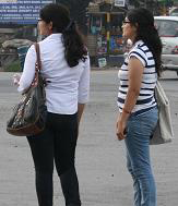ဂ်င္းေဘာင္းဘီ၀တ္တဲ့ အိနၵိယ မိန္းကေလးမ်ား အက္ဆစ္နဲ့တုိက္ခုိက္ခံရမယ့္ အနၱရာယ္ၾကံု