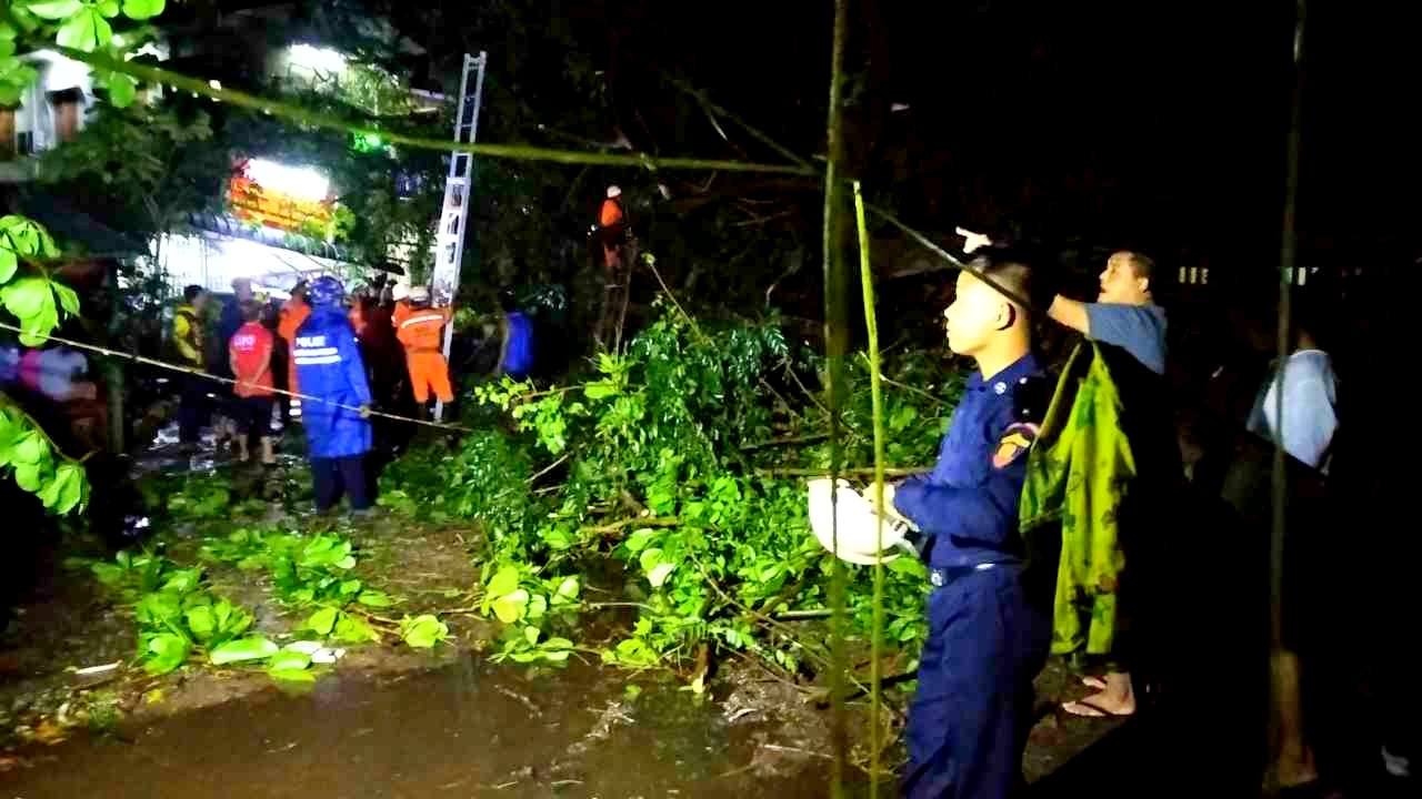 ေလျပင္းေၾကာင့္ ျပည္နယ္ႏွင့္တိုင္းအခ်ဳိ႕တြင္ ေနအိမ္အေဆာက္အဦမ်ား ပ်က္စီး