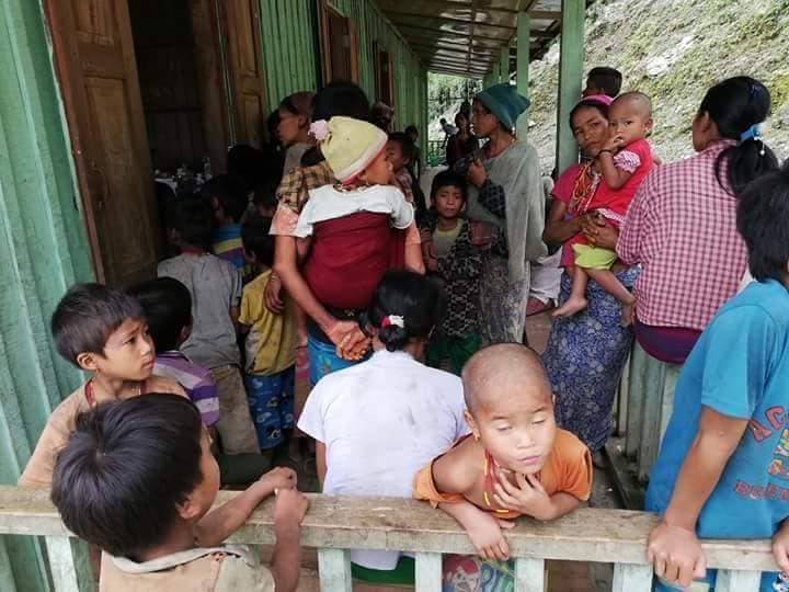 နာဂေဒသကုိ ဆန္ႏွင့္ စားနပ္ရိကၡာမ်ား ေဒၚခင္ၾကည္ေဖာင္ေဒးရွင္း သြားေရာက္လႉဒါန္း