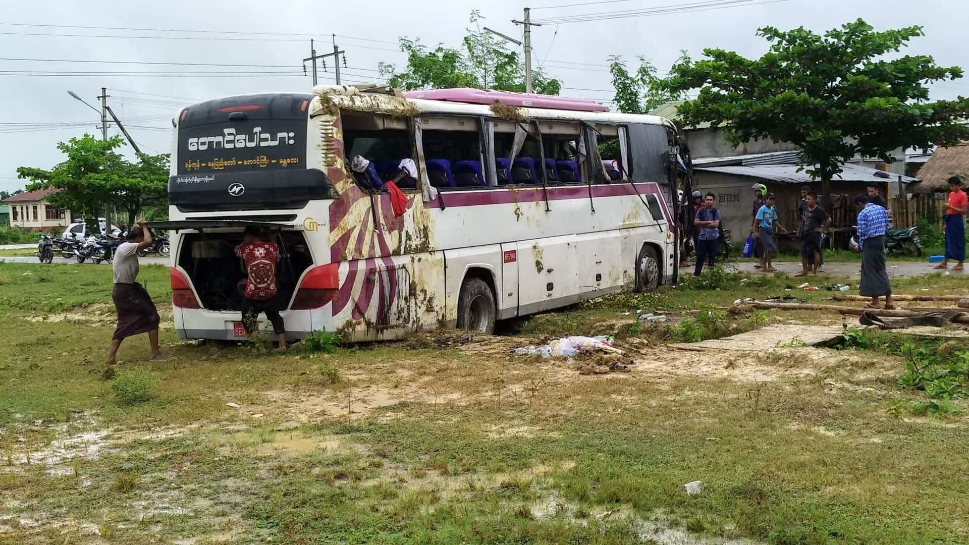 ဒကၡိဏသီရိၿမဳိ႕နယ္တြင္ ယာဥ္တုိက္မႈေၾကာင့္ လူ ၂၉ ဦး ထိခိုက္ဒဏ္ရာရ