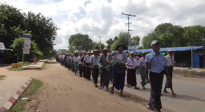 ခ႐ိုင္ဆက္လမ္းေဖာက္မႈေၾကာင့္ နစ္နာမည့္ ေတာင္​သူမ်ား နတ္ေမာက္ၿမဳိ႕တြင္ဆႏၵ​ျပ