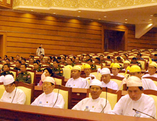 ခံုရံုး၏ ဆုံးျဖတ္ခ်က္ မွားယြင္းေၾကာင္း ေျဖ႐ွင္းေပးရန္အဆို မဲခြဲဆံုးျဖတ္