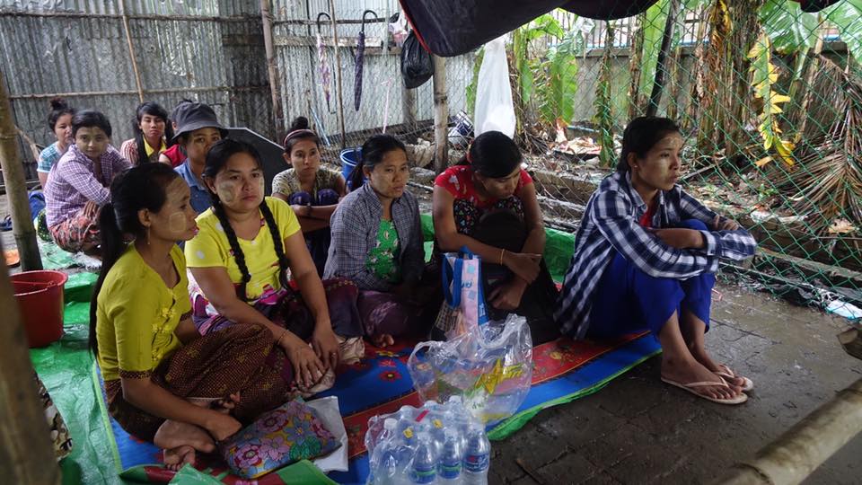Great Well စက္ရံုလုပ္သားမ်ား ရန္ကုန္အစိုးရရံံုးေရွ႕ သပိတ္စခန္းဖြင့္ရန္ခ်ီတက္လာ