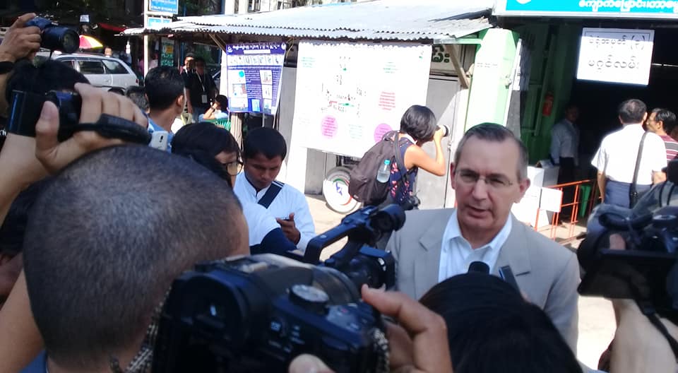 မဲေပးသူထက္ မီဒီယာေတြမ်ားေနဟု အေမရိကန္သံအမတ္ေျပာ  