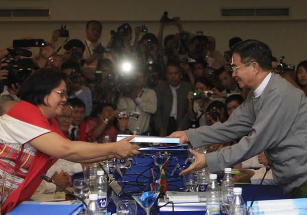 ေကအန္ယူနွင့္ ျငိမ္းခ်မ္းေရးေဆြးေနြးပြဲ ျမန္မာအစိုးရ ႐ုတ္တရက္ေ႐ြွႊ့ဆိုင္း