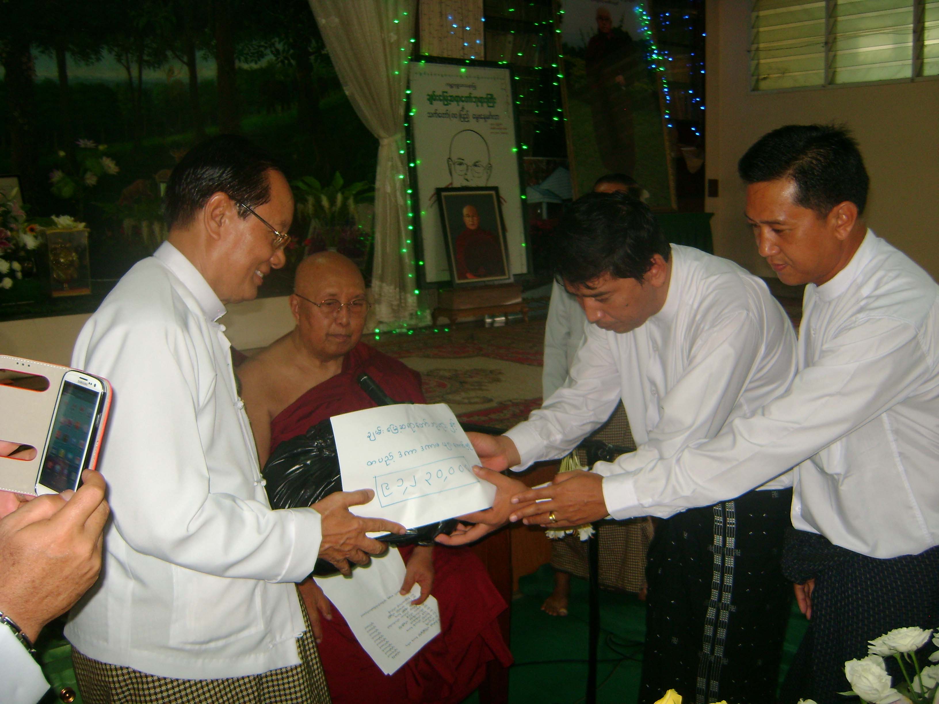 ရခိုင္ သာသနိက အေဆာက္အဦမ်ား ျပင္ဆင္ရန္ ၉၂ သိန္းေက်ာ္ လႉဒါန္း