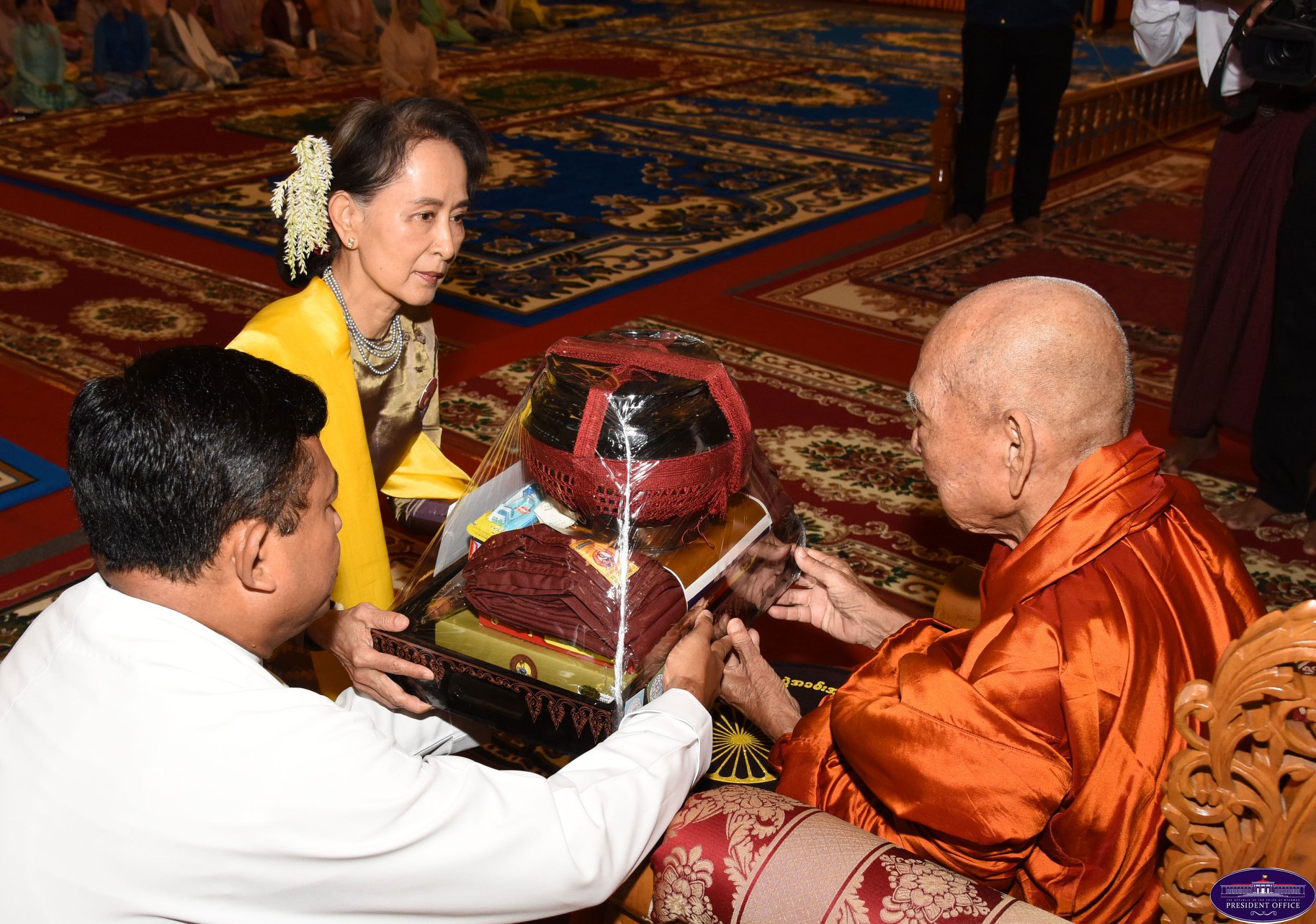 ႏိုင္ငံေတာ္အစိုးရ ကထိန္သကၤန္းဆက္ကပ္လႉဒါန္းပြဲက်င္းပ၊ က်ပ္သိန္း ၈၅၀ ေက်ာ္ဖိုးလႉဒါန္း (ဓာတ္ပံု)