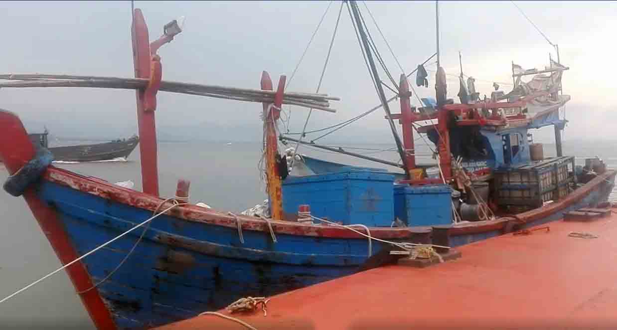 အင္ဒိုနီး႐ွား တရားမဝင္ငါးဖမ္းေလွ ၁ စီး ျမန္မာေရတပ္ ဖမ္းမိ