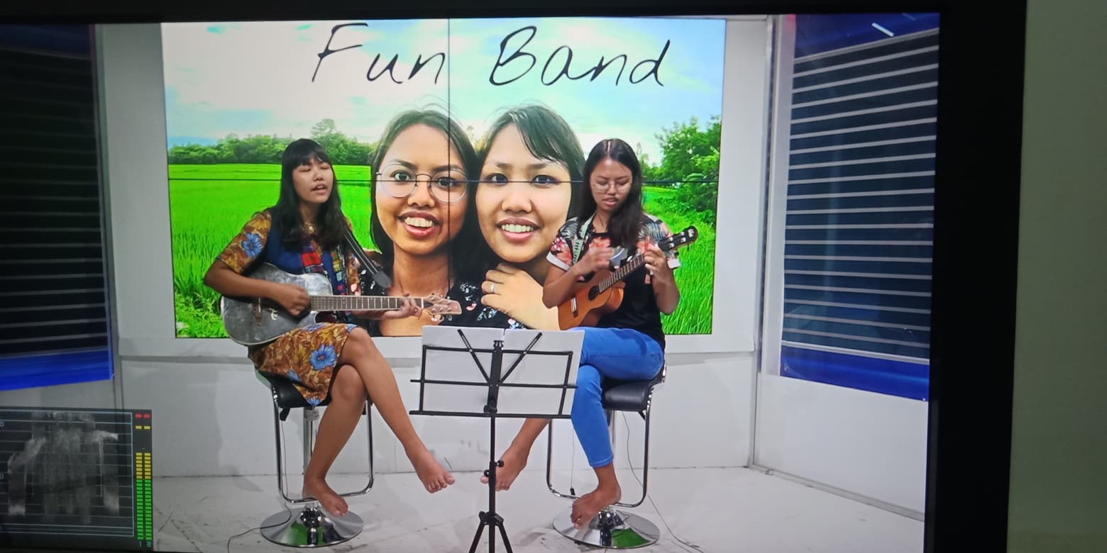 လူမႈကြန္ရက္ေပၚ ေရပန္းစားေနတဲ့ Fun Band ညီအစ္မ (႐ုပ္သံ)