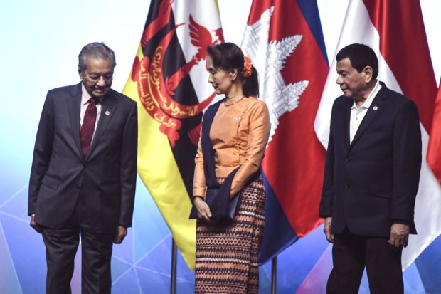 ႐ိုဟင္ဂ်ာကိစၥ ေဒၚေအာင္ဆန္းစုၾကည္ကို မဟာသီယာ အျပင္းအထန္ေဝဖန္