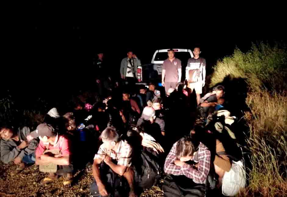 ရေနာင္းတြင္ တရားမ၀င္ ျမန္မာ ၃၈ ဦး ဖမ္းဆီးခံရ၊ ကားသမားထြက္ေျပး