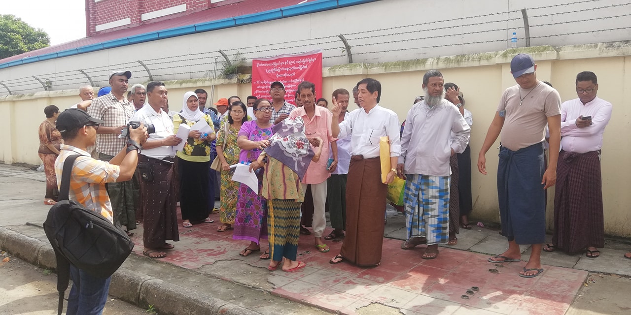 ဗိုလ္တေထာင္ၿမဳိ႕နယ္ရွိ သိမ္းဆည္းခံေျမမ်ားအတြက္ ေလ်ာ္ေၾကးေပးရန္ ေျမပိုင္ရွင္မ်ားဆႏၵျပ