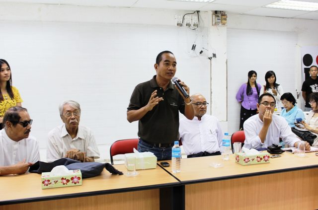 သတင္းလြတ္လပ္ခြင့္အေရး မီဒီယာအဖြဲ့မ်ားနွင့္ လြွႊတ္ေတာ္ေကာ္မတီမ်ား ေဆြးေနြး