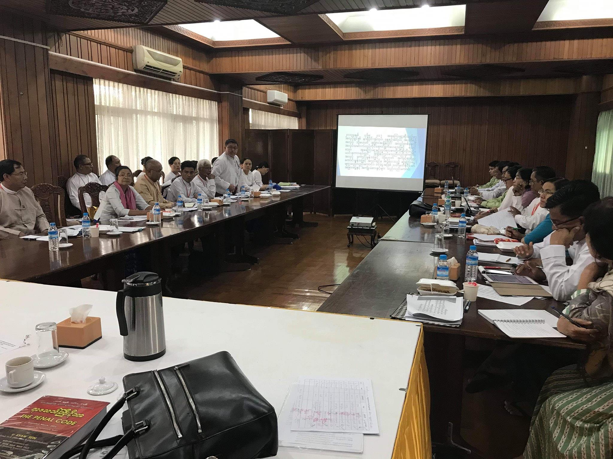 အနည္းဆုံးအခေၾကးေငြေပးၿပီး ခံစားခြင့္ျဖတ္ေတာက္သည့္ စက္႐ုံ ၉ ႐ုံရွိ