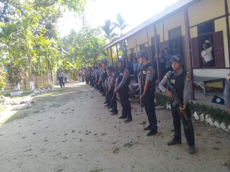 လမူးနယ္ေျမ ရဲစခန္းအား ေဒသခံမ်ား ၀ိုင္းထားမႈ ေျပလည္သြားၿပီဟု ရဲတာဝန္ရွိေျပာ