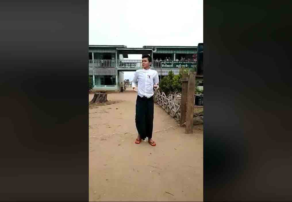 ျမဴးႂကြတဲ့စည္းခ်က္တီးလံုးေတြနဲ႔ ေက်ာင္းေရွ႕မွာကျပေနတဲ့ ေက်ာင္းဆရာေလး႐ုပ္သံ ေရပန္းစား