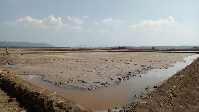 ေရနစ္ျမဳပ္ခဲ့သည့္ မြန္ျပည္နယ္ ဆားကြင္းမ်ားအတြက္ အခြန္ကင္းလြတ္ခြင့္ျပဳရန္ တင္ျပ