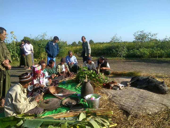 ခမီတိုင္းရင္းသားမ်ား၏ ႐ုိးရာေကာက္​သစ္​စားပြဲ က်င္းပ