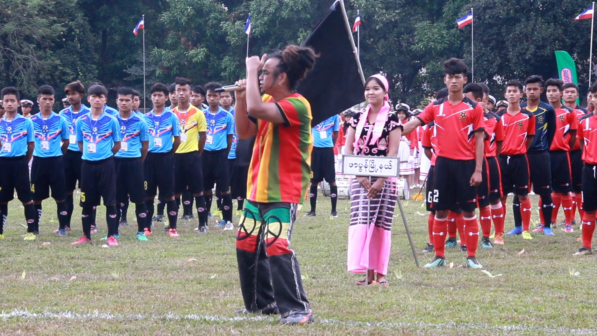 ၿငိမ္းခ်မ္းပါေစ ေဒါနေျမအဖဲြ႔ ကရင္ျပည္နယ္အတြင္း ၿငိမ္းခ်မ္းေရးေတးသီခ်င္းမ်ား လိုက္လံေဖ်ာ္ေျဖ