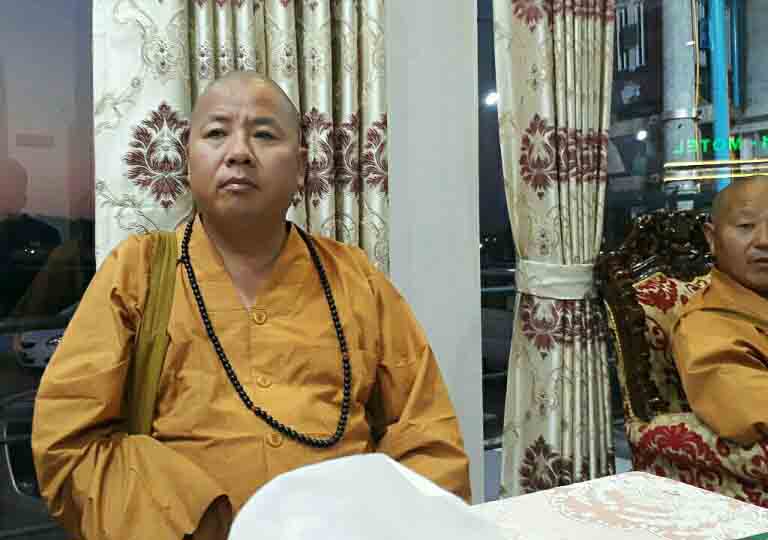မိတီၳလာတြင္ အလႉခံသည့္ တ႐ုတ္ဘုန္းႀကီး ၂ ပါးကို ခံ၀န္ထိုးခိုင္း၍ ျပန္လႊတ္