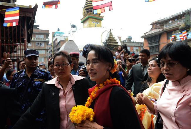 အာရွ-ပစိဖိတ္ထိပ္သီးအစည္းအေ၀းတက္ရန္ ေဒၚေအာင္ဆန္းစုၾကည္ နီေပါသြားမည္
