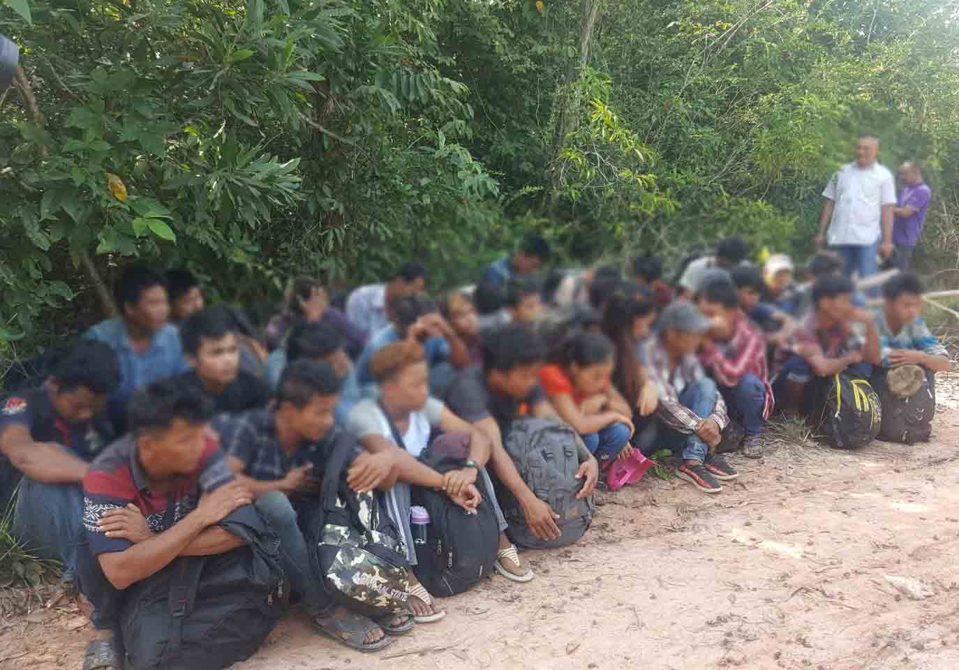 တတိယႏိုင္ငံသြားရန္ ထုိင္းကုိ တရားမ၀င္ ၀င္လာသည့္ ျမန္မာ ၃၁ ဦး ဖမ္းဆီးခံရ