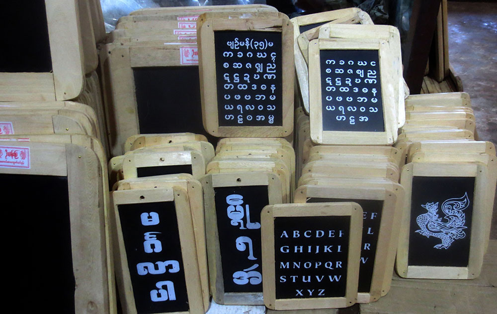 ႐ိုးရာလက္မႈပစၥည္းေတြ ထြက္ရွိတဲ့ ရြာလြတ္ စံျပေက်းရြာကေလး (ဓာတ္ပုံ)
