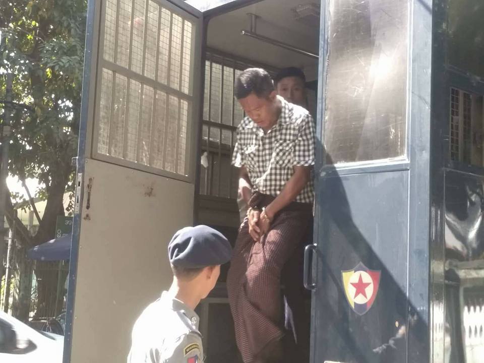ဒါ႐ိုက္တာ မိုက္တီးကို႐ံုးထုတ္၊ တရားလို ရဲအုပ္ကို စစ္ေဆး