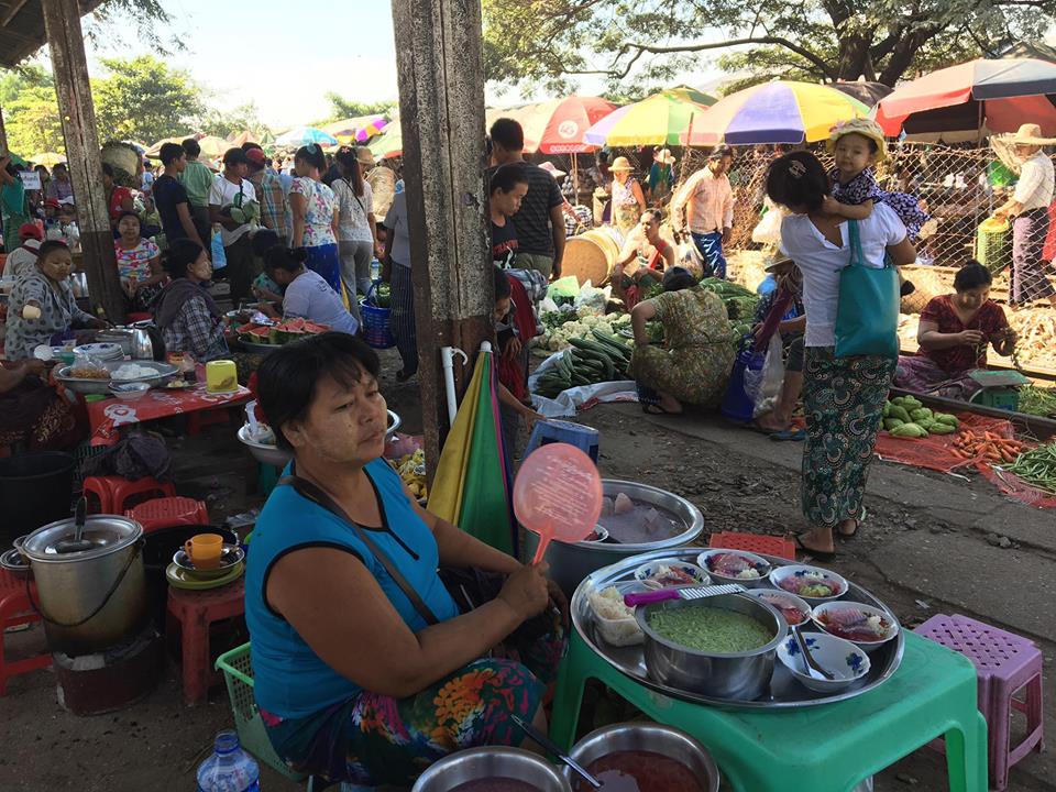 ၿမိဳ႕ပတ္ရထားလမ္းေပၚက ဟင္းသီးဟင္းရြက္တို႔ ဆံုဆည္းရာ တညင္းကုန္းေစ်း (ဓာတ္ပံု)