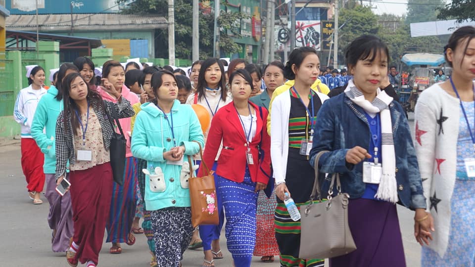 အမ်ိဳးသမီးမ်ားအေပၚ အၾကမ္းဖက္မႈပေပ်ာက္ေရး လူထုခ်ီတက္ပြဲ မံုရြာတြင္ ျပဳလုပ္