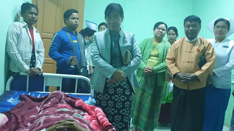 အဓမၼက်ဴးလြန္ခံရၿပီး ေဆးကုသခံေနသည့္ ေက်ာင္းသူ ၂ ဦးကို လူမႈေရးဝန္ႀကီး အားေပး