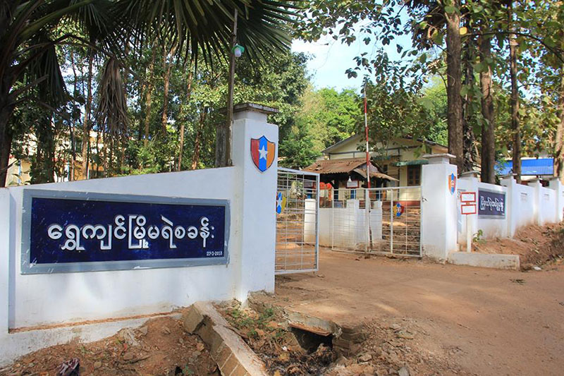 မတရားဖမ္းဆီး႐ုိက္နွက္ခဲ့သည့္ သံဆိပ္ရဲကင္းမႉးကုိ အေရးယူျခင္းမရွိ၍ ဆႏၵျပမည္