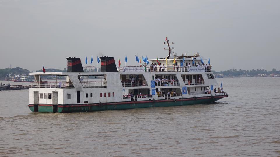 ၿငိမ္းခ်မ္းေရးတြဲလက္မ်ားအဖြဲ႔ေရယာဥ္ ပန္းဆိုးတန္းဆိပ္ကမ္းကိုေရာက္ရွိ (ဓာတ္ပံု)