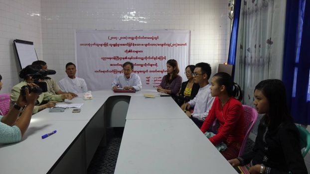 တကၠသိုလ္၀င္ခြင့္မရသည့္ ေက်ာင္းသား ၂၀၀ ေက်ာ္ကို ပညာေရးႏွင့္က်န္းမာေရးဌာနတို႔ ေပါင္းစပ္လက္ခံမည္