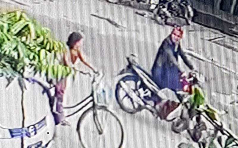 ေပ်ာက္ဆံုး ၈ နွစ္ကေလးငယ္ကုိ ခ်ဳံပုတ္ထဲ  ဒဏ္ရာမ်ားျဖင့္ ျပန္ေတြ႔