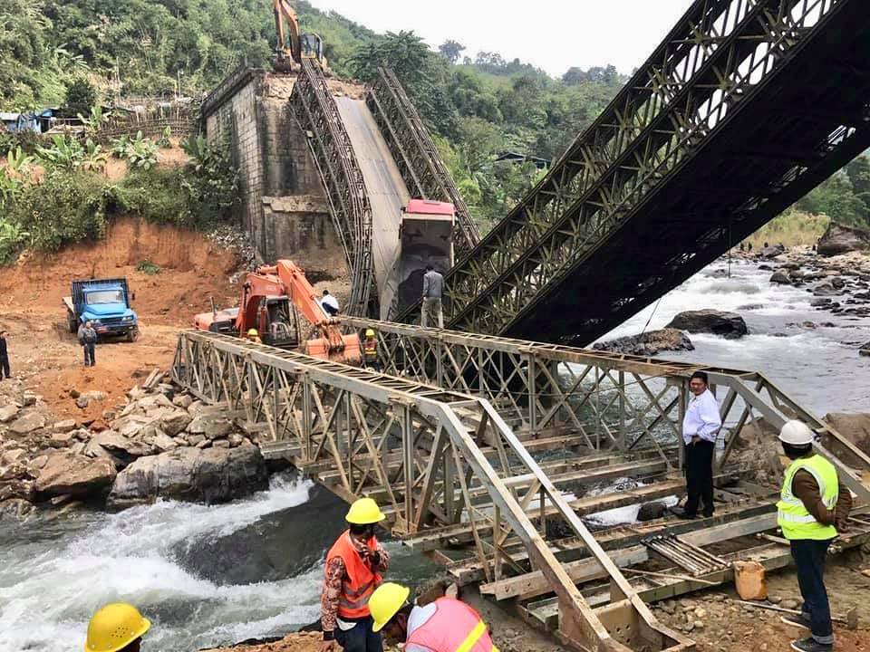 ၀ိုင္းေမာ္-ဆဒံုး-ကန္ပိုင္တီလမ္းရွိ တံတားက်ဳိးေနရာ၌ ယာယီတံတားျဖင့္သြားလာႏိုင္