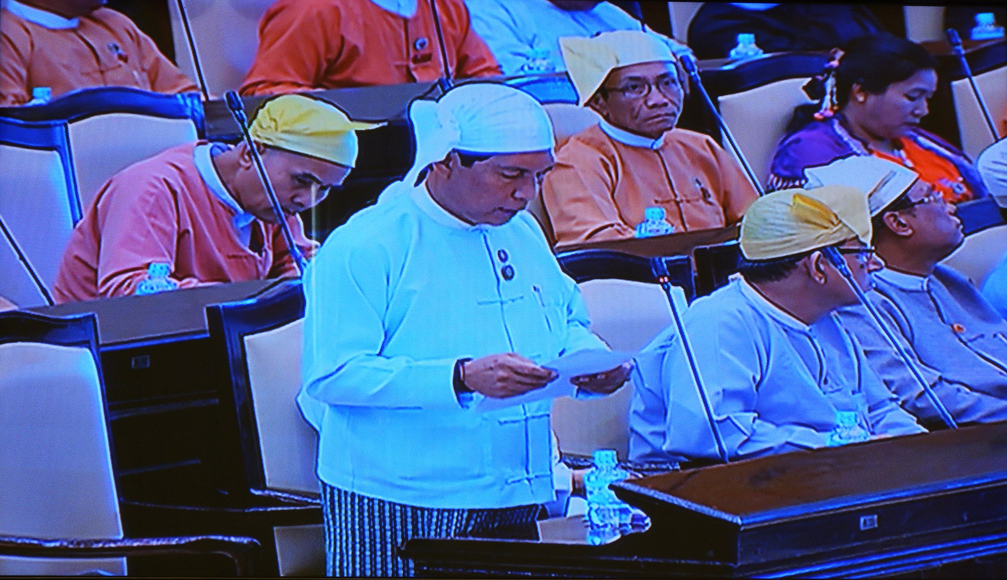 အရႈံးေပၚေနသျဖင့္ ရပ္ဆိုင္းထားသည့္ ႏိုင္ငံပိုင္စက္႐ံုမ်ားတြင္ ၀န္ထမ္းေပါင္း ၁၀၀၀၀ ေက်ာ္ရွိေန