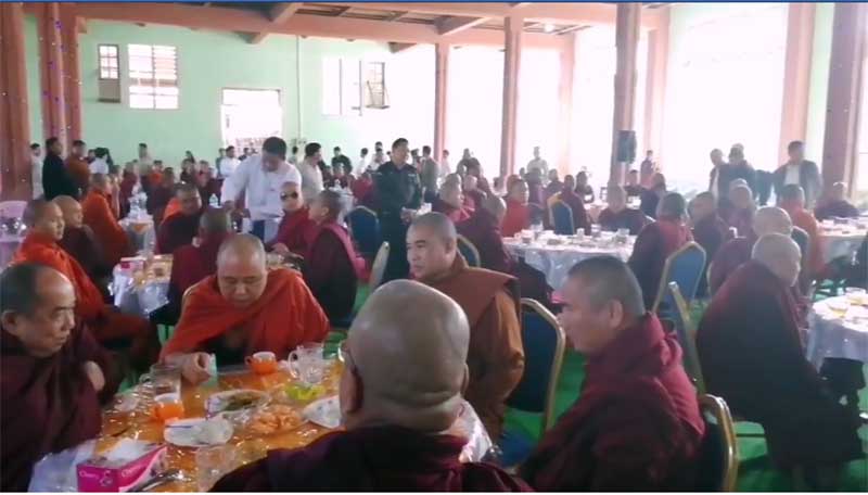 ခရစၥမတ္အထိမ္းအမွတ္ ကေလးၿမဳိ႕တြင္ သံဃာေတာ္မ်ားကို ဆြမ္းကပ္