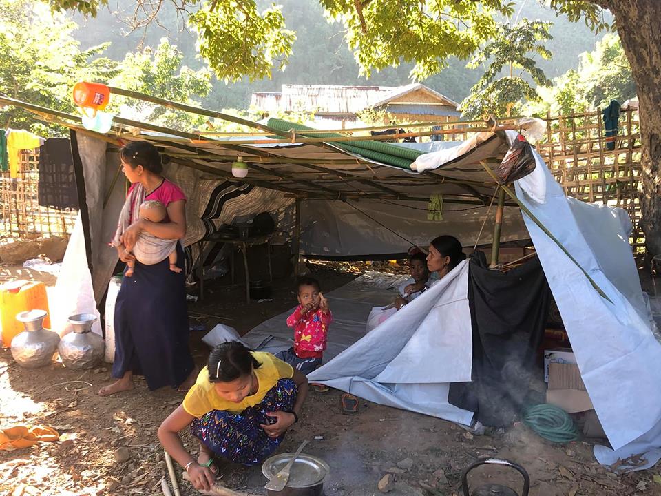 ရခိုင္ျပည္နယ္တြင္ တိုက္ပြဲေၾကာင့္စစ္ေရွာင္ဒုကၡသည္ ၁၀၀၀ နီးပါးရွိလာေန