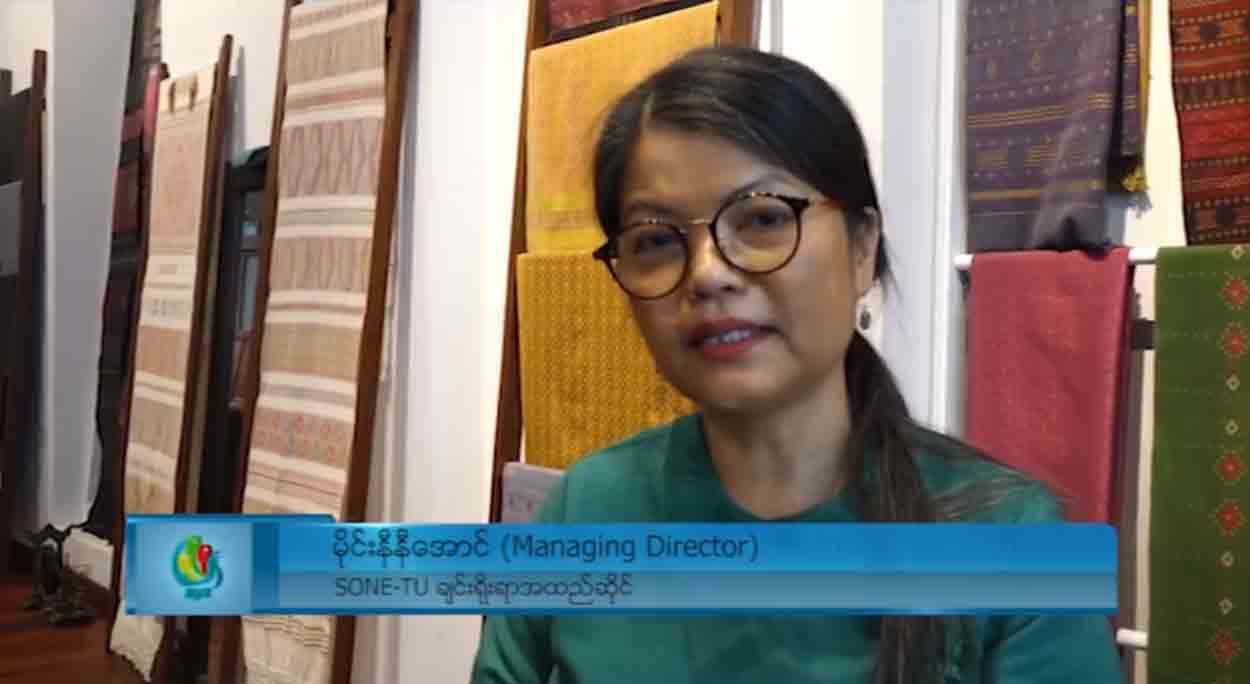 ဘိုကေလးေစ်းလမ္းရွိ ခ်င္း႐ုိးရာအထည္ဆိုင္ကို ေဒၚေအာင္ဆန္းစုၾကည္ လာေရာက္အားေပး