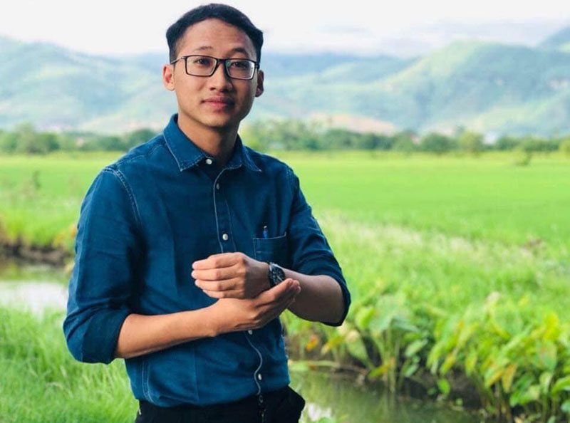 “အေၾကာက္တရားေၾကာင့္ အသံက်ယ္က်ယ္ မထြက္ရဲခဲ့ၾကတာ” - ေဒါက္တာ စိုးသူရေဇာ္ႏွင့္ ေမးျမန္းခ်က္