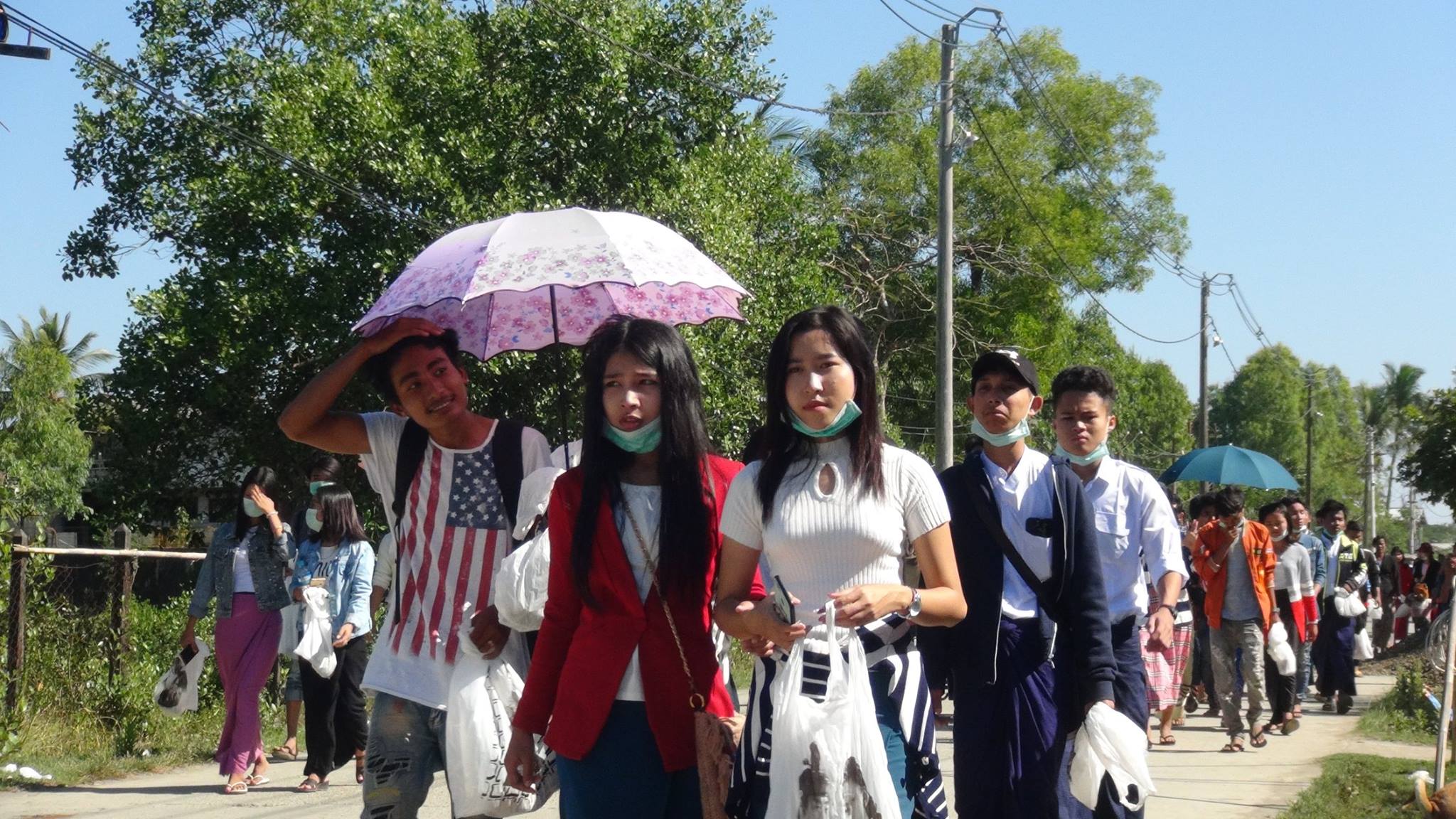 စစ္ေဘးေရွာင္ ျပည္သူမ်ားအတြက္ ရခိုင္ေက်ာင္းသားသမဂၢ အလႉေငြေကာက္ခံ