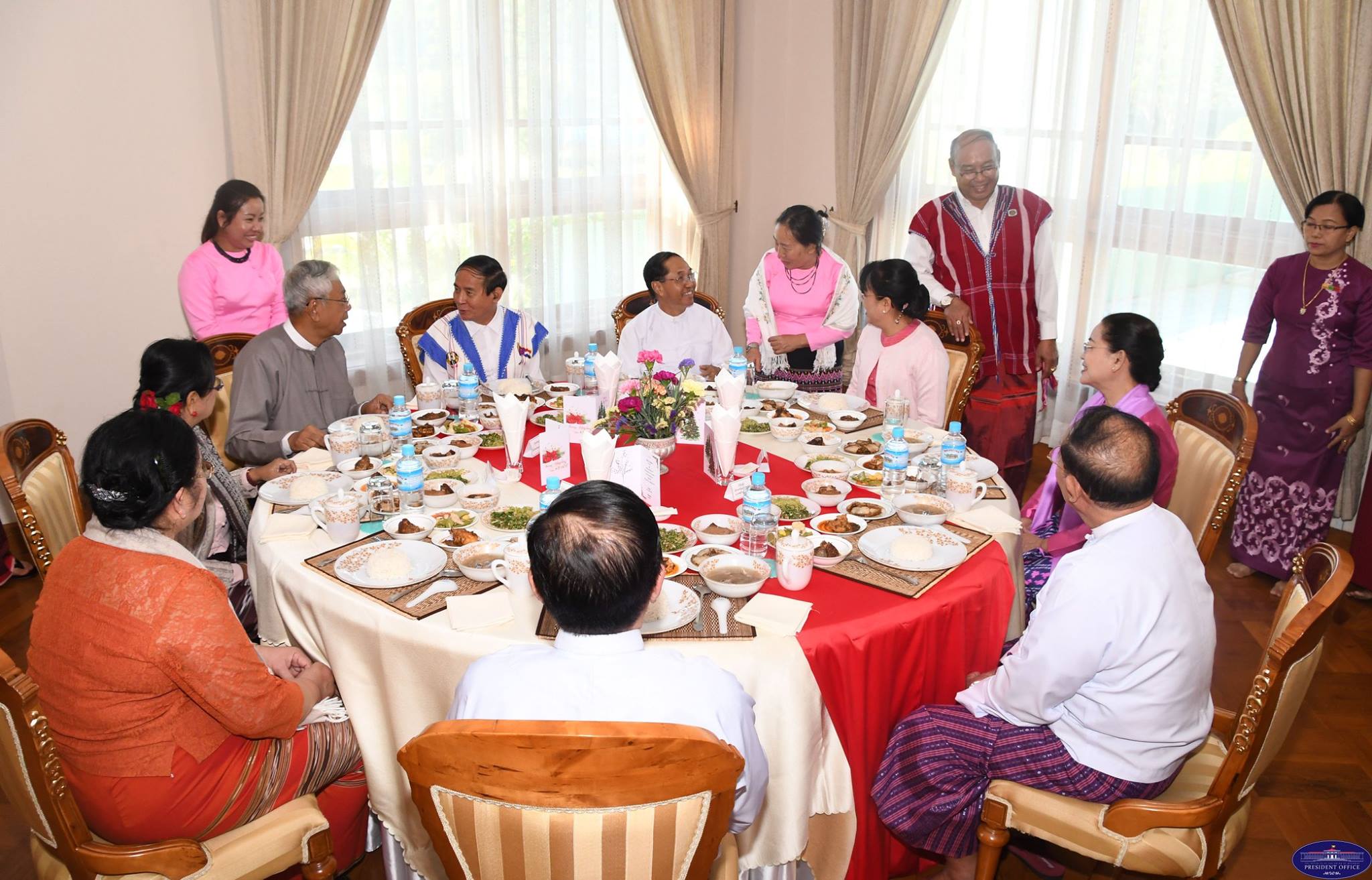 ခရစၥမတ္ မိတ္ဆံုစားပြဲ ႏုိင္ငံေတာ္သမၼတ ဦးဝင္းျမင့္တက္ေရာက္