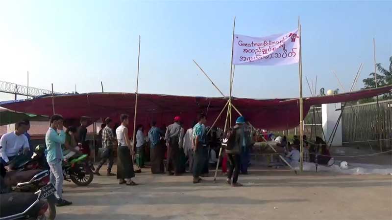 အလုပ္ရွင္ႏွင့္ေျပလည္မႈရ၍ ပဲခူးအထည္ခ်ဳပ္စက္႐ုံ အလုပ္သမားမ်ား သပိတ္စခန္း ပိတ္သိမ္း